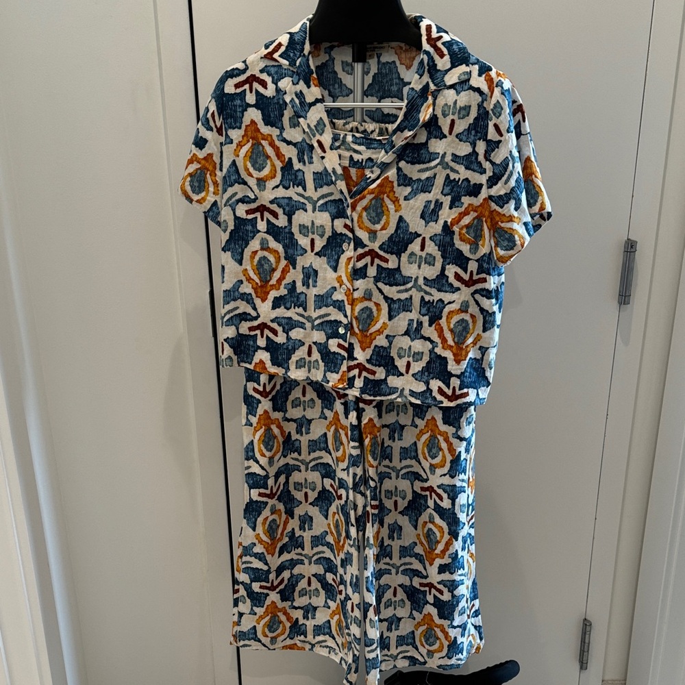 Christian Siriano Blue White Patterned Short Sleeve shirt and pants set!